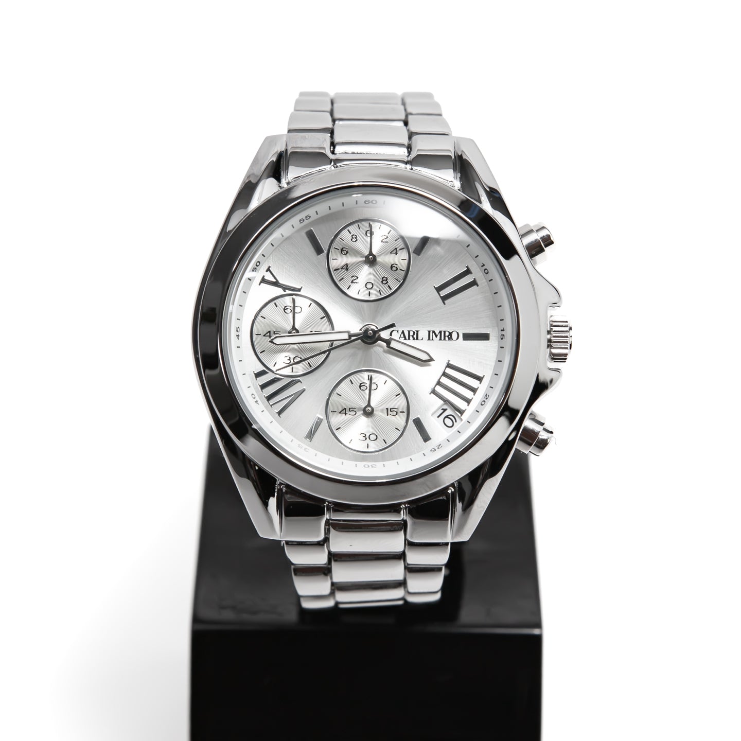 Montre-bracelet argentée, cadran blanc avec sous-cadrans et bracelet à maillons