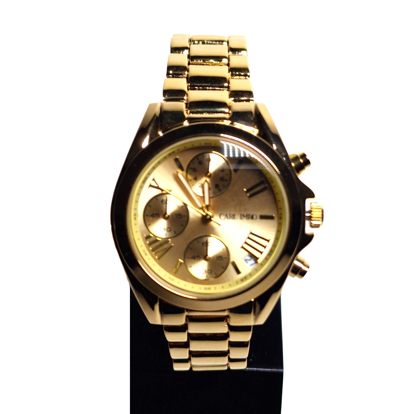 Montre femme cadran doré, bracelet maillons dorés, couronne et boutons latéraux.