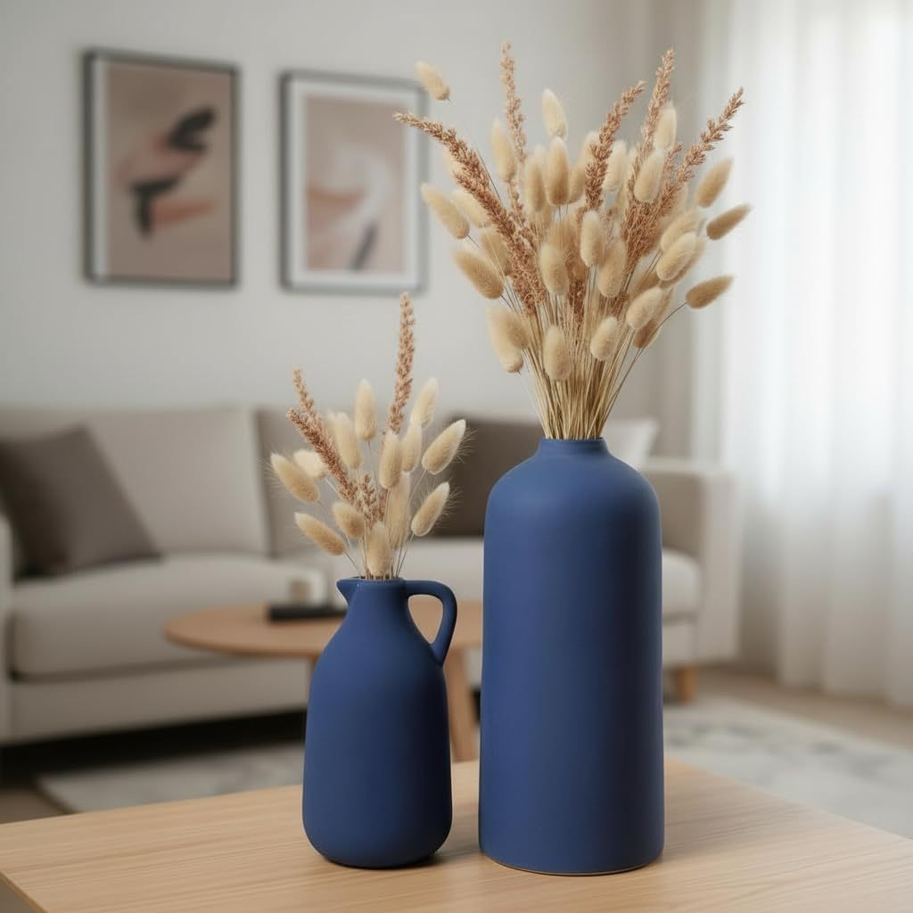 Duo de vases en céramique mate bleu marine avec fleurs séchées