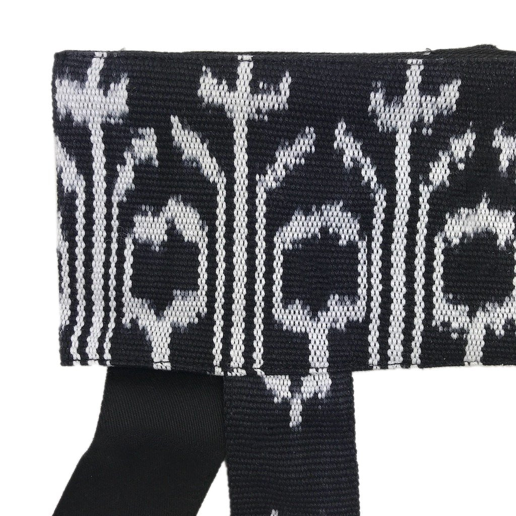 Sangle de tapis de yoga noire à motif graphique noir et blanc, tissu tissé