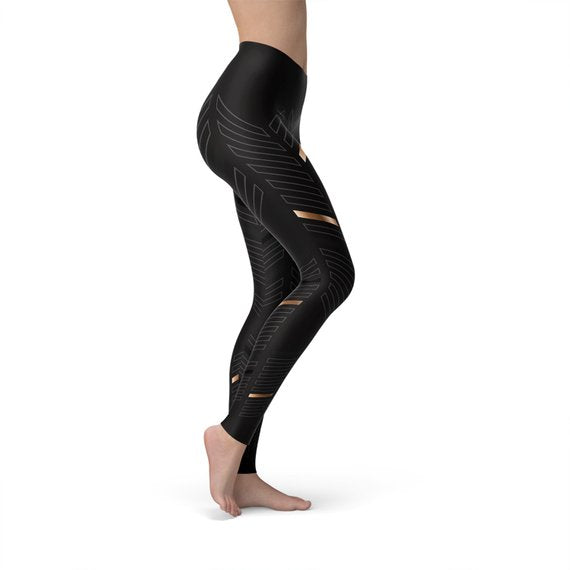 Leggings de sport noirs détail motif rayures géométriques sur la jambe