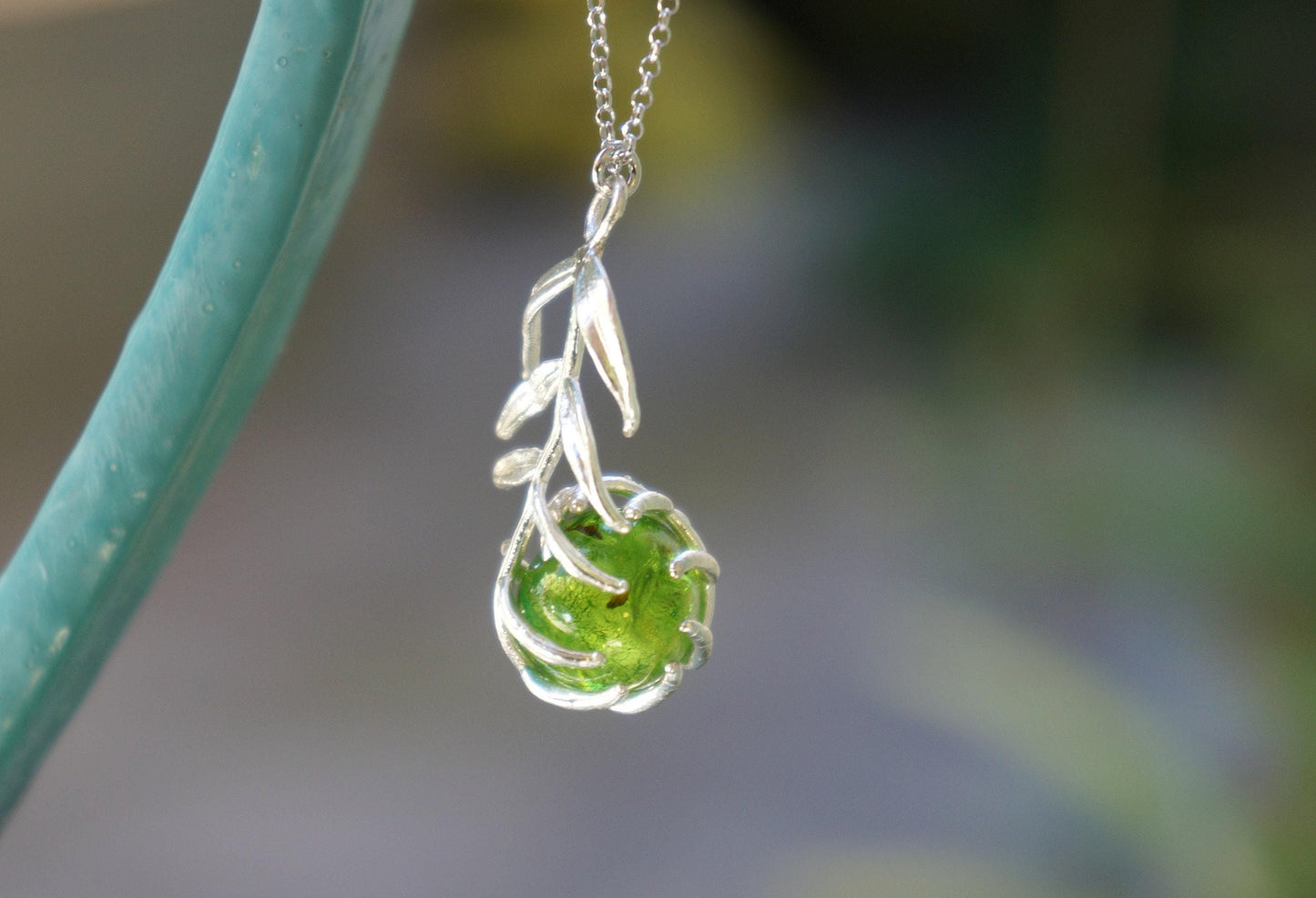 Collier argent 925, pendentif verre de Murano vert feuillage pressé