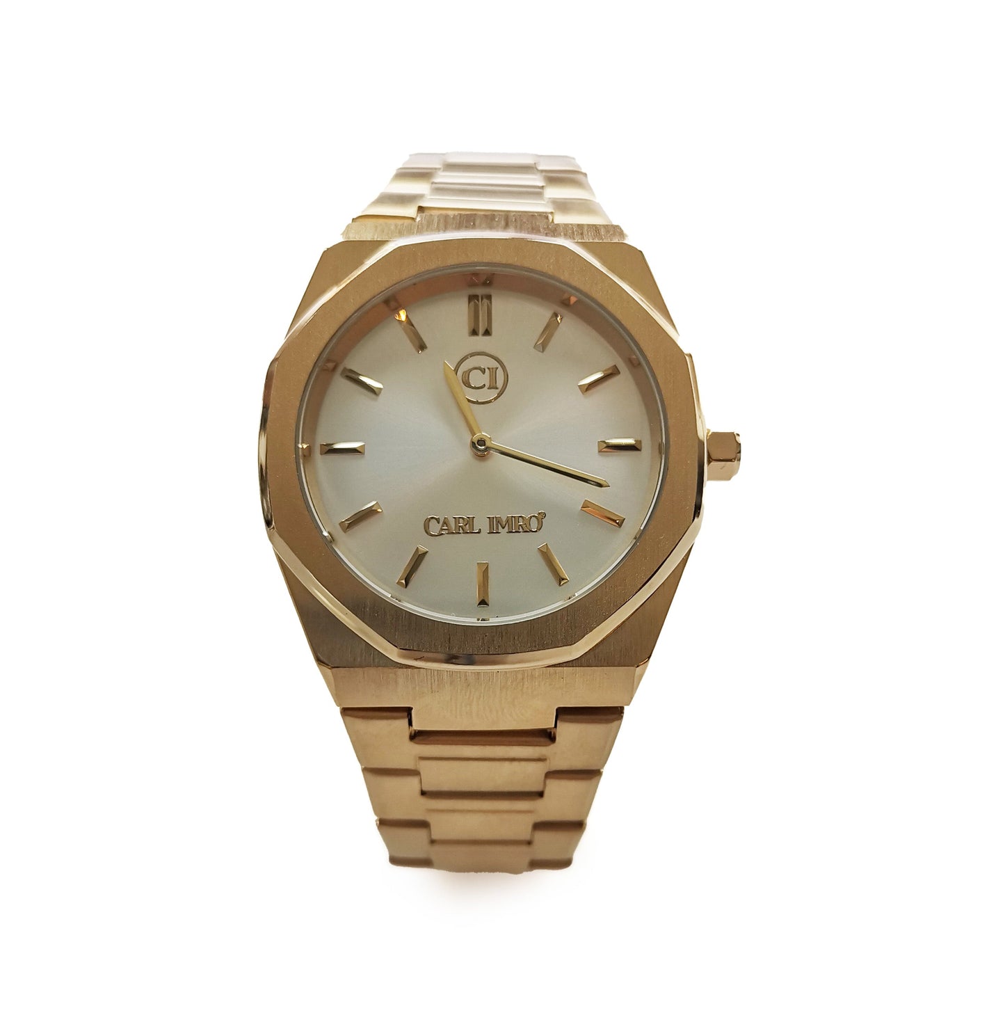 Montre homme dorée à cadran blanc, index bâtons et bracelet à maillons en acier.
