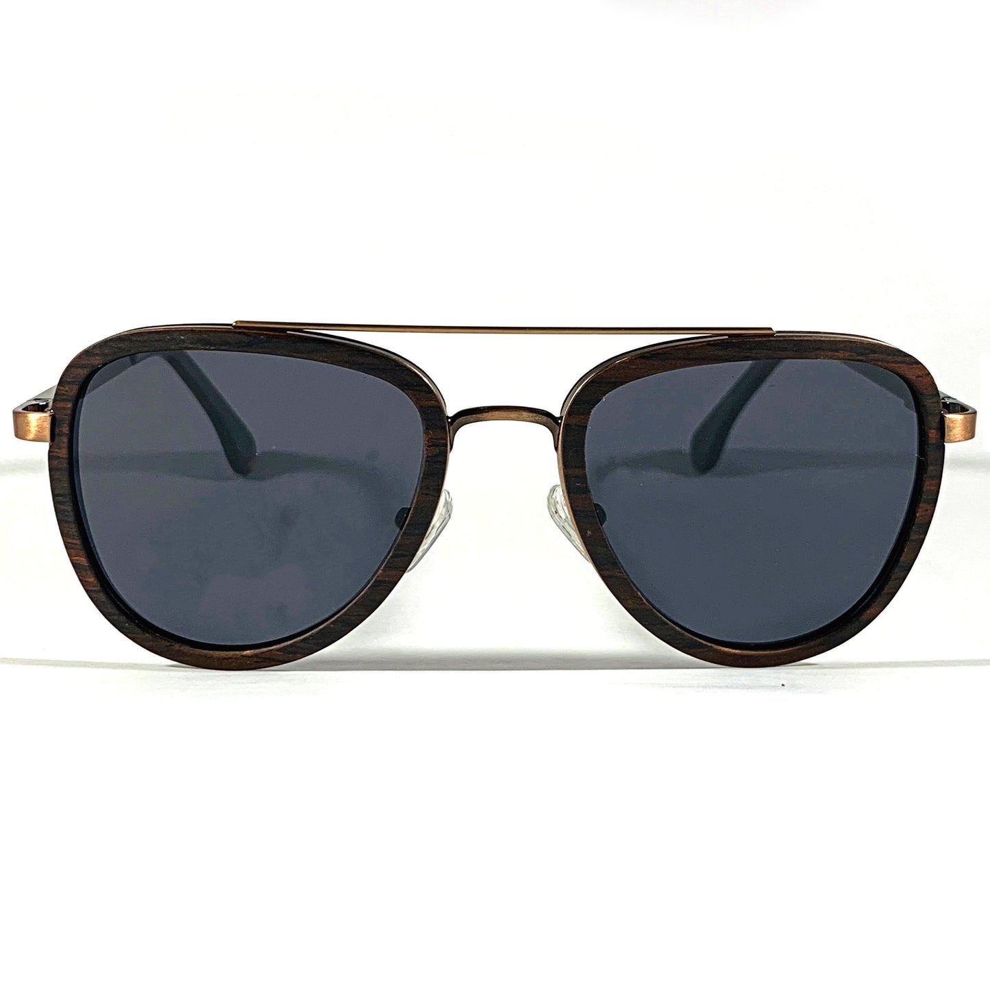 Lunettes de soleil à monture brune épaisse et verres gris foncé, forme arrondie