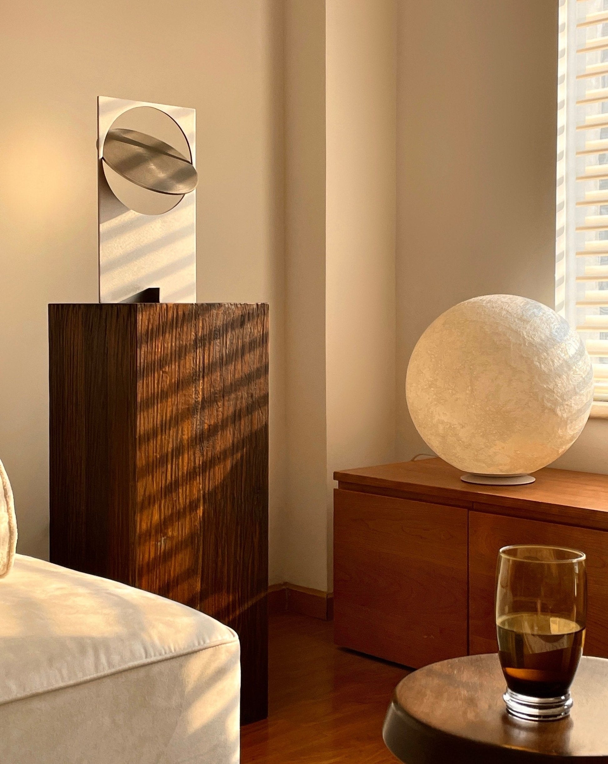 Lampe de table en métal et bois, panneau rectangulaire avec diffuseur circulaire