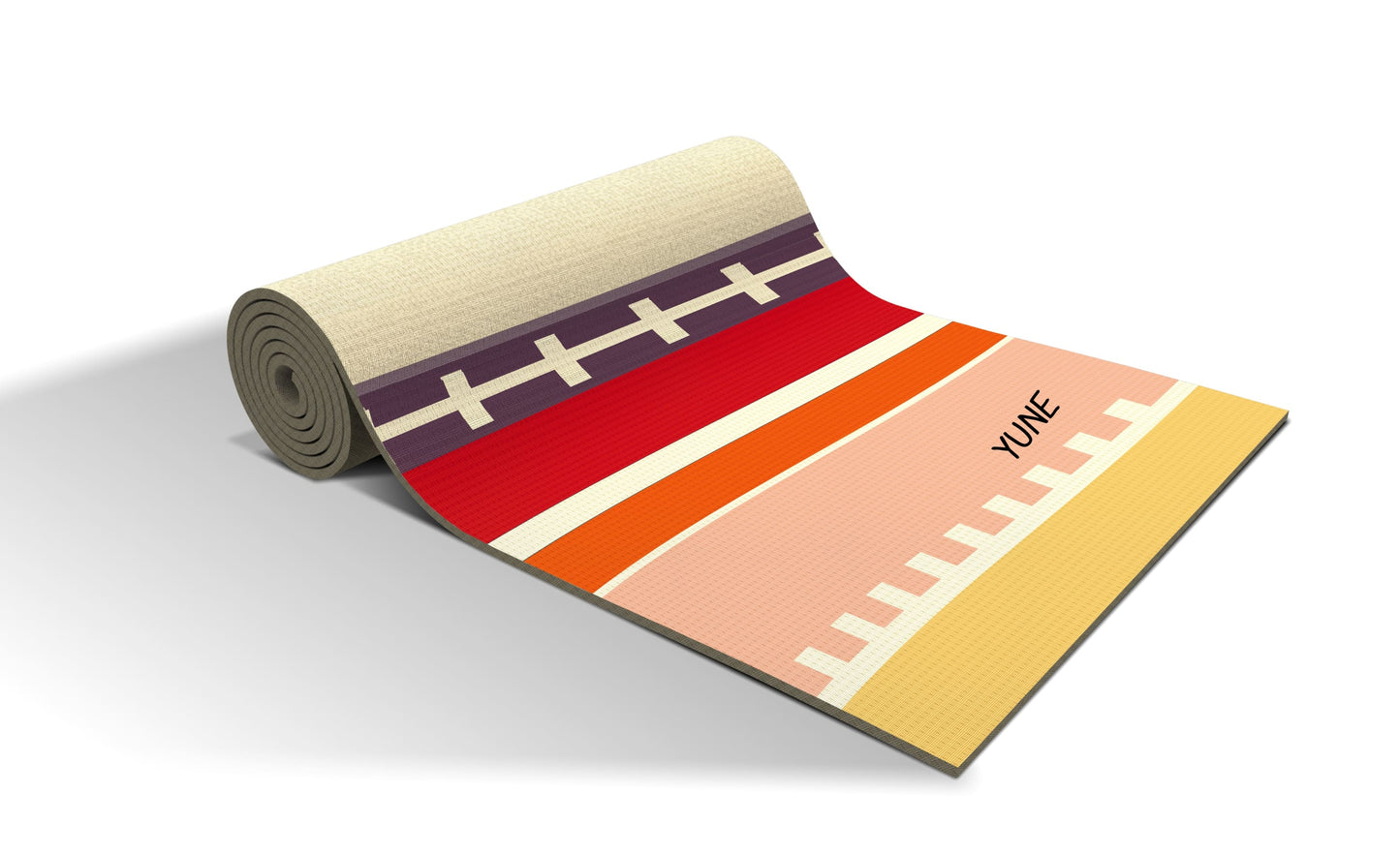 Tapis de yoga antidérapant enroulé, motifs rouges, beiges et noirs.