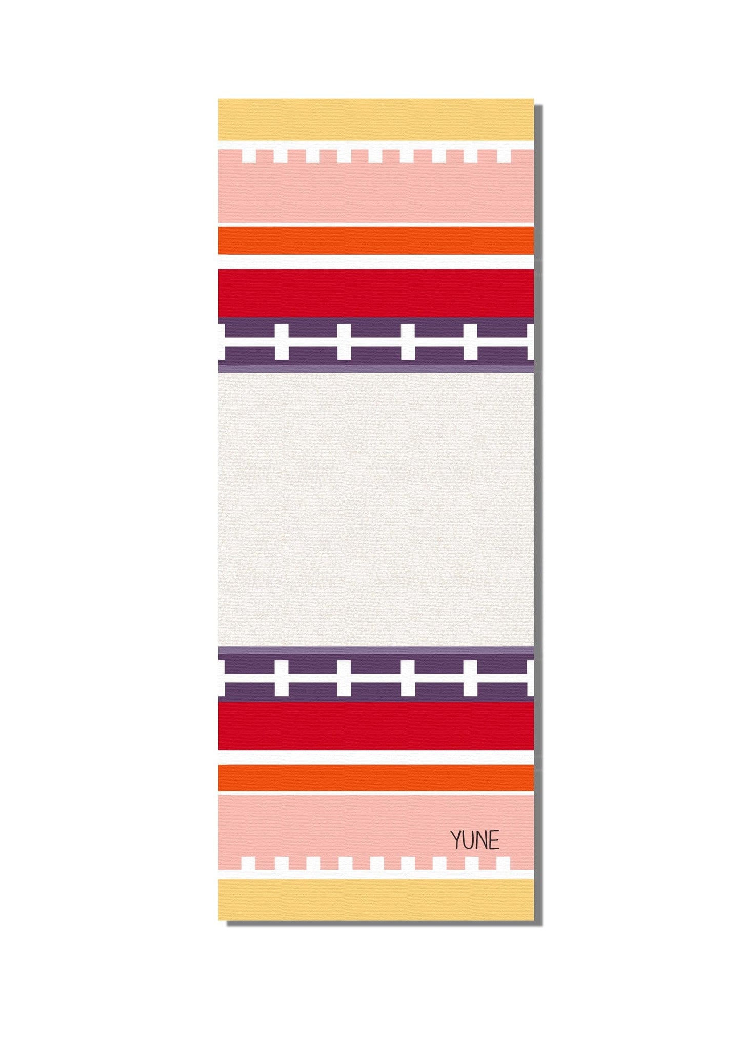 Tapis de yoga fin antidérapant, motifs géométriques rouges et beiges.