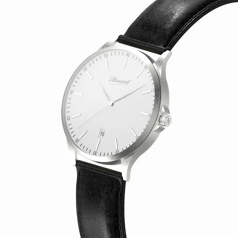 Montre H|Watch Série 2 à cadran blanc et bracelet en cuir noir.