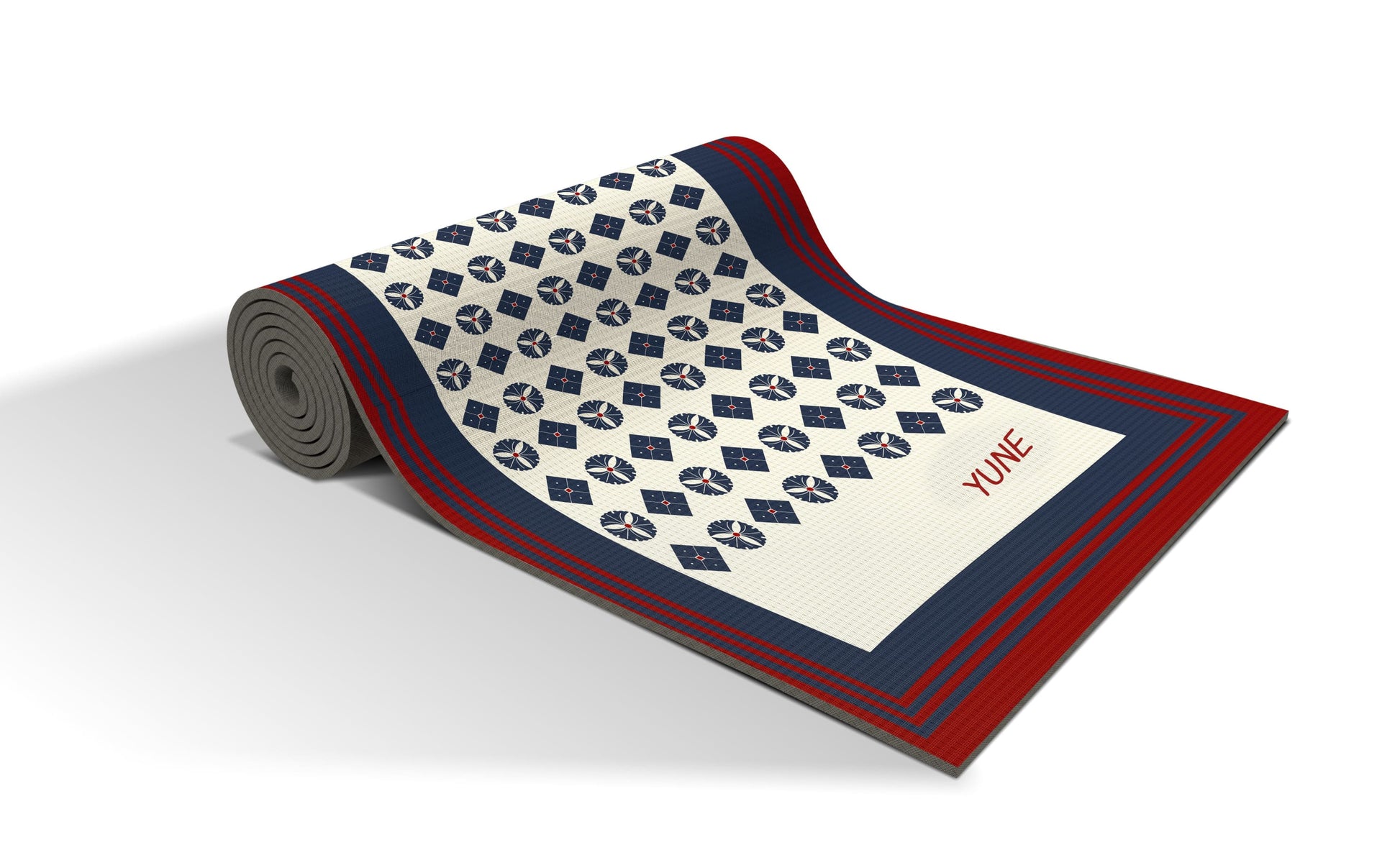 Tapis de yoga Yune Yoga blanc, motif losanges bleu, rouleau bord rouge