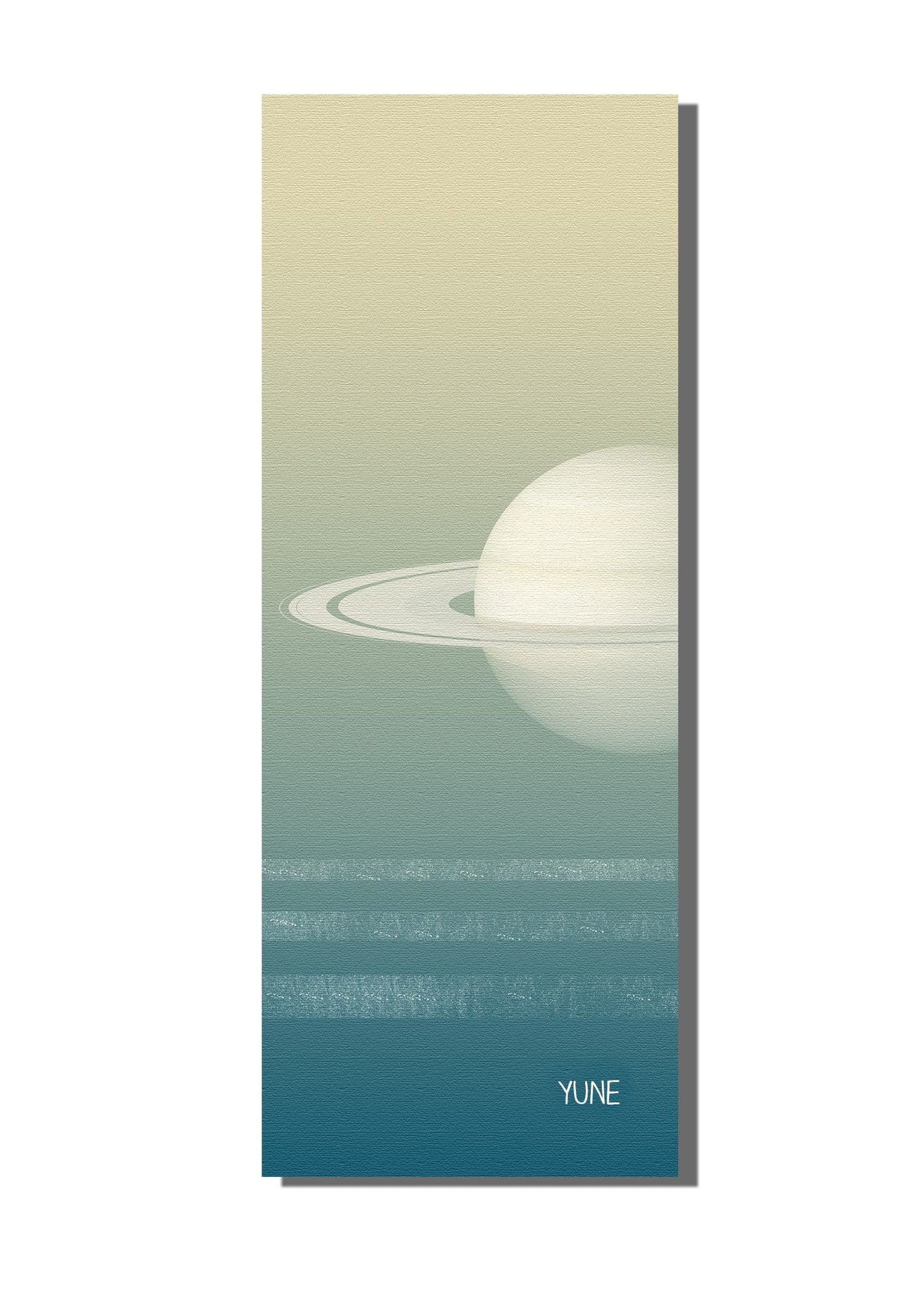 Tapis de yoga antidérapant design planètes, bleu et beige, logo YUNE en bas