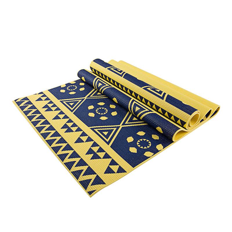Tapis de yoga imprimé PVC, bleu marine et jaune à motifs géométriques, enroulé